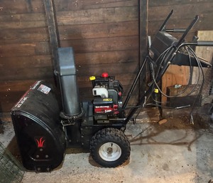 lot 19C image: Yard Machines Snowblower Model 31BE600E161