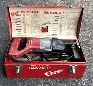 lot 300 image: Milwaukee Tools Heavy Duty Sawzall