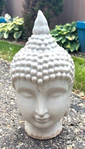 lot 322 image: Beautiful Buddha Head Decor