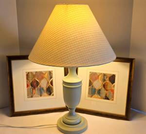 lot 254 image: Pretty Table Lamp & Wall Art Options