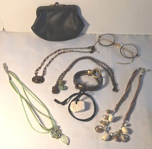 lot 265 image: Eclectic Collection of Vintage Jewelry & Other Items