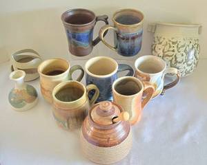 lot 314 image: Artisan Pottery Grouping