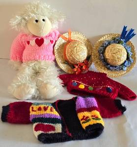 lot 320 image: The Boyds Collection Lamb & Accessories