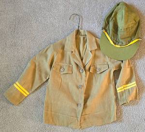 lot 346 image: Childs Vintage Military Uniform Dress Coat & Hat