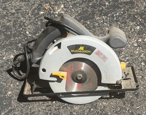 lot 243 image: McCulloch 7 14 Circular Saw Model 8550