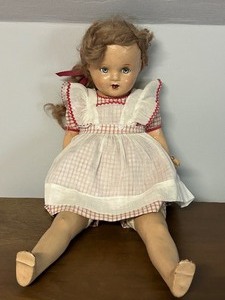 lot 78 image: Pretty Vintage Doll