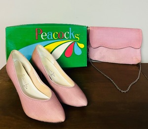 lot 73 image: Vintage Dusty Rose Size 7.5 AA Peacock Pumps with Matching Handbag