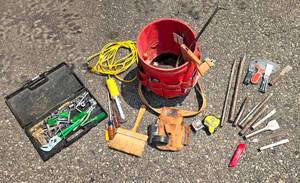 lot 368 image: Bucket Boss Tool Container & Multiple Tools