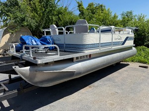 lot 1 image: 1999 Northwood 20ft Pontoon with 50hp Yamaha
