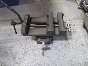 lot 6 image: Craftsman 8 Machine Vise