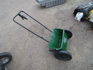 lot 17 image: Grass Seeder