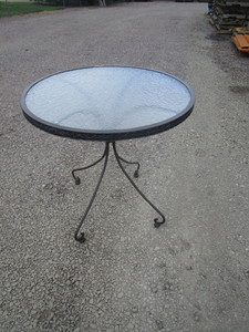 lot 27 image: 28 Patio Table
