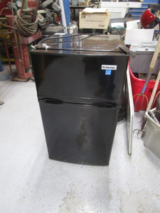 lot 35 image: Dorm FridgeFreezer 19x19x33