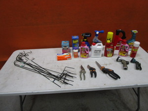 lot 70 image: Misc Lawn & Garden Items