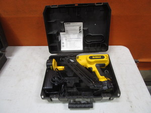 lot 83 image: DeWalt 18v 15ga Finnish Nailer