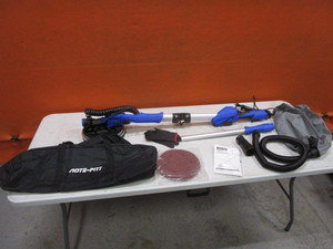 lot 110 image: Extendable Drywall Sander