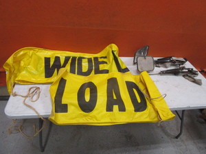 lot 165 image: Towing Mirrors & Wide LoadOversized Load Signs