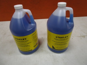 lot 252 image: 2gal Stanley DeckSiding Wash