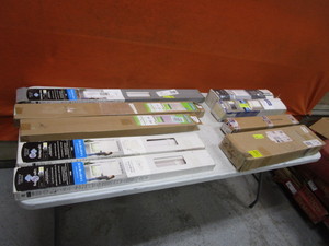 lot 258 image: Misc Window Blinds