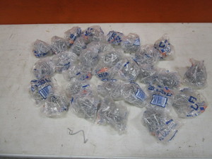 lot 273 image: Fencing Clips