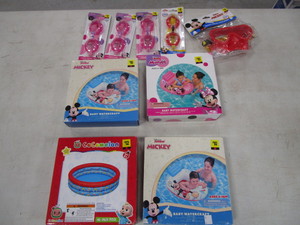 lot 287 image: Kiddie Pool, Pool Rafts, Swim Goggles