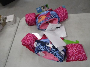 lot 290 image: Pool Life Jackets