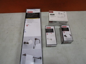 lot 299 image: Bathroom Accessories