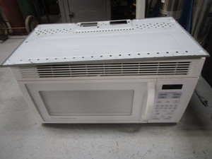 lot 323 image: Amana Radarange Above Stove Microwave wExhaust Fan