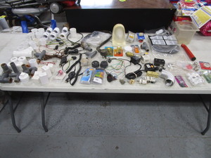 lot 330 image: Lot of Misc Items (see pics)