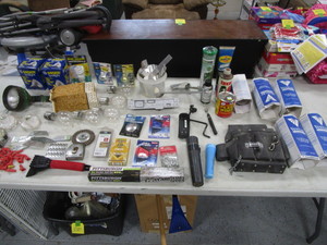 lot 332 image: Lot of Misc Items (see pics)