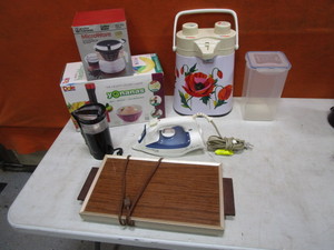 lot 339 image: Small Housewares