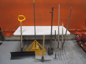 lot 344 image: Extendable Post Auger, Pick Axe & Misc Hand Tools