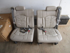 lot 471 image: GM Leather Seats