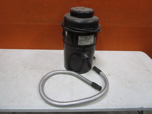 lot 413 image: 6gal Bucket Vac