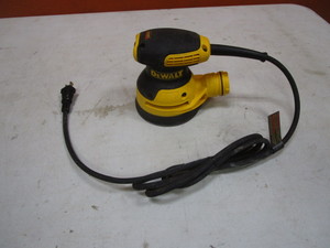 lot 418 image: DeWalt Sander