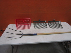 lot 456 image: Stall Cleaning Forks