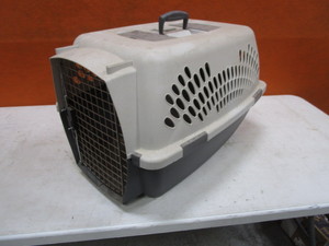 lot 473-A image: Pet CarrierKennel 16x16x24