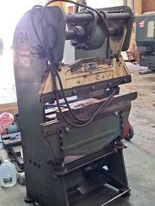 lot 15 image: Di-Acro Hydra-Power Hydraulic Press Brake No. 16-36