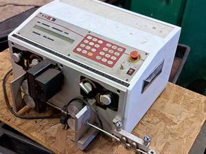 lot 29 image: KM USA Computerized Wire Cutting and Wire Stripping Machine ZDBX-4