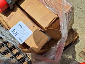 lot 101 image: Lot of (3) TechBrite Prime Lights Light Fixtures  Wired for LED Tubes B4144SSUMXXOOPO-PRIME (in box)