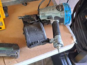 lot 196 image: Hitachi 12 Air Coil Nailer NV 90AG