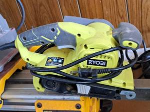 lot 198 image: Ryobi 3x18 Belt Sander BE319