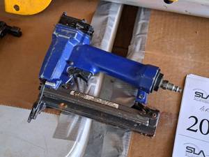 lot 202 image: Duo-Fast SureShot Model 1832 18-GA Air Stapler