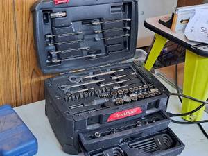 lot 210 image: Husky Socket Set Chest