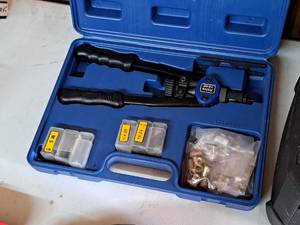 lot 211 image: Asko Pneumatic Tool Company 13 NutThread Setting Hand Riveter Kit