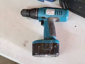lot 212 image: 18V Cordless Driver & Drill with Battery