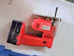 lot 213 image: 12V Cordless Jig Saw with Battery
