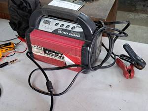 lot 224 image: Vector Smart Battery Charger  21020 Amp 12 Volt Fully Automatic