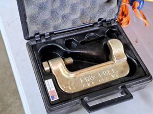 lot 227 image: Pro-Pull Puller with Case