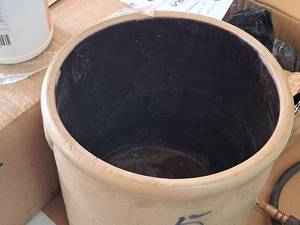 lot 289 image: Red Wing #5 Ceramic Pot